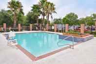 Swimming Pool Holiday Inn Express & Suites SAN ANTONIO SOUTH, an IHG Hotel