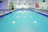 Kolam Renang Holiday Inn Express & Suites EAST GREENBUSH(ALBANY-SKYLINE), an IHG Hotel