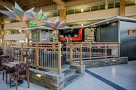 Bar, Cafe and Lounge Crowne Plaza SUFFERN-MAHWAH, an IHG Hotel