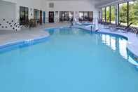 Swimming Pool Holiday Inn Express MORGANTOWN, an IHG Hotel