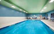 สระว่ายน้ำ 7 Holiday Inn Express & Suites QUEENSBURY - LAKE GEORGE AREA, an IHG Hotel