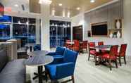 Restoran 4 Holiday Inn Express & Suites QUEENSBURY - LAKE GEORGE AREA, an IHG Hotel