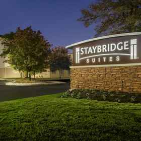 Hotel Exterior1Staybridge Suites WILMINGTON-NEWARK, an IHG Hotel,鲍勃·卡彭特中心飯店