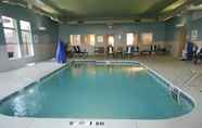 Swimming Pool 3 Holiday Inn Express FAIRFIELD, an IHG Hotel