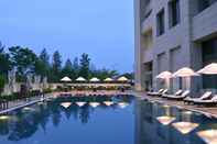 Swimming Pool Holiday Inn CHANDIGARH PANCHKULA, an IHG Hotel