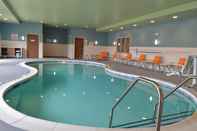 Kolam Renang Holiday Inn Express & Suites CHARLOTTE NE - UNIVERSITY AREA, an IHG Hotel