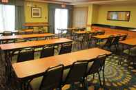 Ruangan Fungsional Holiday Inn Express & Suites CHICAGO WEST-ROSELLE, an IHG Hotel