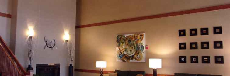 Lobby Holiday Inn Express & Suites CHICAGO WEST-ROSELLE, an IHG Hotel