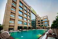 Swimming Pool Holiday Inn AMRITSAR RANJIT AVENUE, an IHG Hotel