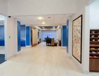 Sảnh chờ 2 Holiday Inn Express & Suites NEW BOSTON, an IHG Hotel