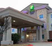 ภายนอกอาคาร 3 Holiday Inn Express & Suites NEW BOSTON, an IHG Hotel