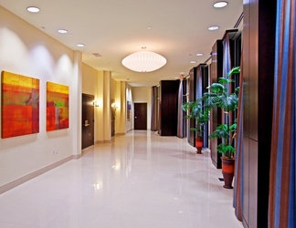 Lobby 2 Holiday Inn LOUISVILLE AIRPORT - FAIR/EXPO, an IHG Hotel