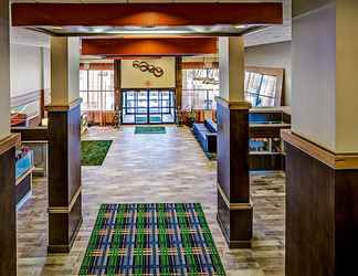 Lobby 2 Holiday Inn CLEVELAND NORTHEAST - MENTOR, an IHG Hotel