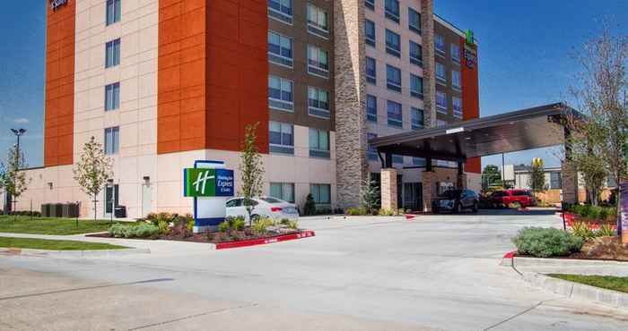 Exterior Holiday Inn Express & Suites MOORE, an IHG Hotel