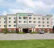 Bangunan 4 Holiday Inn Express CORTLAND, an IHG Hotel