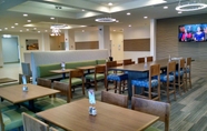 ร้านอาหาร 5 Holiday Inn Express & Suites PRICE, an IHG Hotel