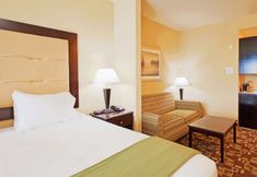 Bedroom 5 Holiday Inn Express & Suites FOLEY - N GULF SHORES by IHG, an IHG Hotel