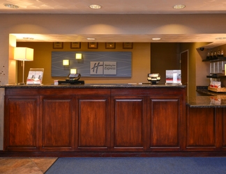 Lobby 2 Holiday Inn Express MORGANTOWN, an IHG Hotel