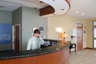 Sảnh chờ Holiday Inn Express LELAND - WILMINGTON AREA, an IHG Hotel