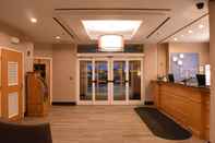 Lobby Holiday Inn Express & Suites WATERTOWN-THOUSAND ISLANDS, an IHG Hotel