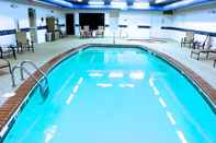 สระว่ายน้ำ Holiday Inn Express & Suites PIERRE-FORT PIERRE, an IHG Hotel