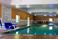 Kolam Renang Holiday Inn Express & Suites HINESVILLE EAST - FORT STEWART, an IHG Hotel