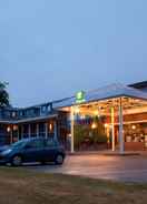 Enjoy a warm welcome from the staff at the Holiday Inn Luton South Holiday Inn Luton-South M1, Jct.9, an IHG Hotel