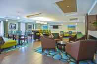 Bar, Kafe, dan Lounge Holiday Inn Express HASTINGS, an IHG Hotel