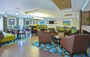 บาร์ คาเฟ่ และเลานจ์ 7 Holiday Inn Express HASTINGS, an IHG Hotel