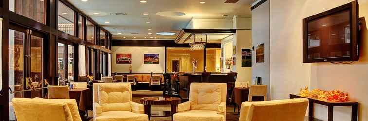 Lobby Holiday Inn & Suites PITTSFIELD-BERKSHIRES, an IHG Hotel