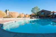 Swimming Pool Hotel Indigo NAPA VALLEY, an IHG Hotel