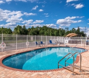 Swimming Pool 6 Holiday Inn Express & Suites TAMPA NORTH - WESLEY CHAPEL, an IHG Hotel