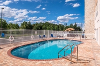 Swimming Pool Holiday Inn Express & Suites TAMPA NORTH - WESLEY CHAPEL, an IHG Hotel