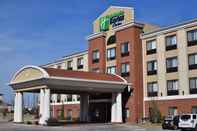 Bangunan Holiday Inn Express & Suites PRATT, an IHG Hotel