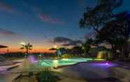 Swimming Pool 4 Holiday Inn Express & Suites SAN ANTONIO MEDICAL-SIX FLAGS, an IHG Hotel