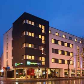 Modern timeless elegance in the design of the hotel. 1 Holiday Inn Express Guetersloh, an IHG Hotel, Khách sạn Werther (Westf.)