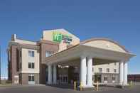 Exterior Holiday Inn Express & Suites MINOT, an IHG Hotel