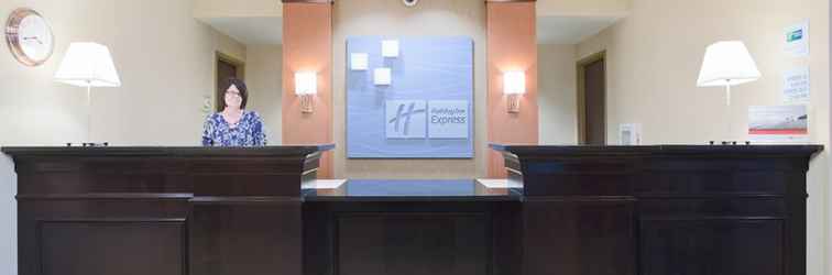 Lobby Holiday Inn Express & Suites MINOT, an IHG Hotel