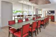 Restaurant Holiday Inn Express & Suites BUFFALO DOWNTOWN - MEDICAL CTR, an IHG Hotel