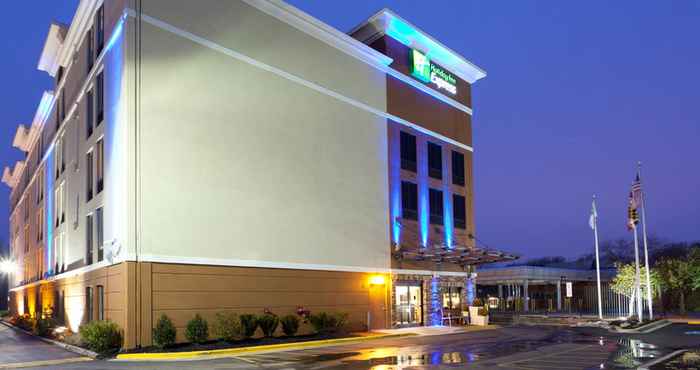 ภายนอกอาคาร Holiday Inn Express WASHINGTON DC - BW PARKWAY, an IHG Hotel