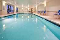 Swimming Pool Staybridge Suites MILWAUKEE WEST-OCONOMOWOC, an IHG Hotel