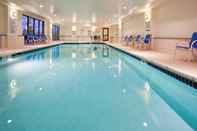 Kolam Renang Staybridge Suites MILWAUKEE WEST-OCONOMOWOC, an IHG Hotel