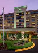 EXTERIOR_BUILDING Holiday Inn CHARLOTTE UNIVERSITY, an IHG Hotel