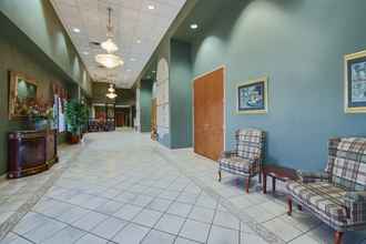 Lobi 4 Holiday Inn Express & Suites GREENSBORO-EAST, an IHG Hotel