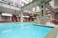 Swimming Pool Crowne Plaza INDIANAPOLIS-DWTN-UNION STN, an IHG Hotel