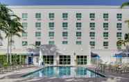 สระว่ายน้ำ 7 Holiday Inn Express & Suites MIAMI-KENDALL, an IHG Hotel