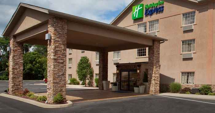 ภายนอกอาคาร Holiday Inn Express MT. PLEASANT - SCOTTDALE, an IHG Hotel