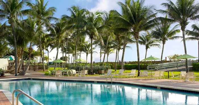 Kolam Renang Holiday Inn MIAMI BEACH-OCEANFRONT, an IHG Hotel