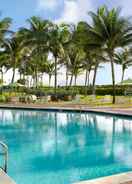 SWIMMING_POOL Holiday Inn MIAMI BEACH-OCEANFRONT, an IHG Hotel