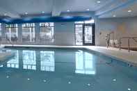 Kolam Renang Holiday Inn Express & Suites COEUR D ALENE I-90 EXIT 11, an IHG Hotel